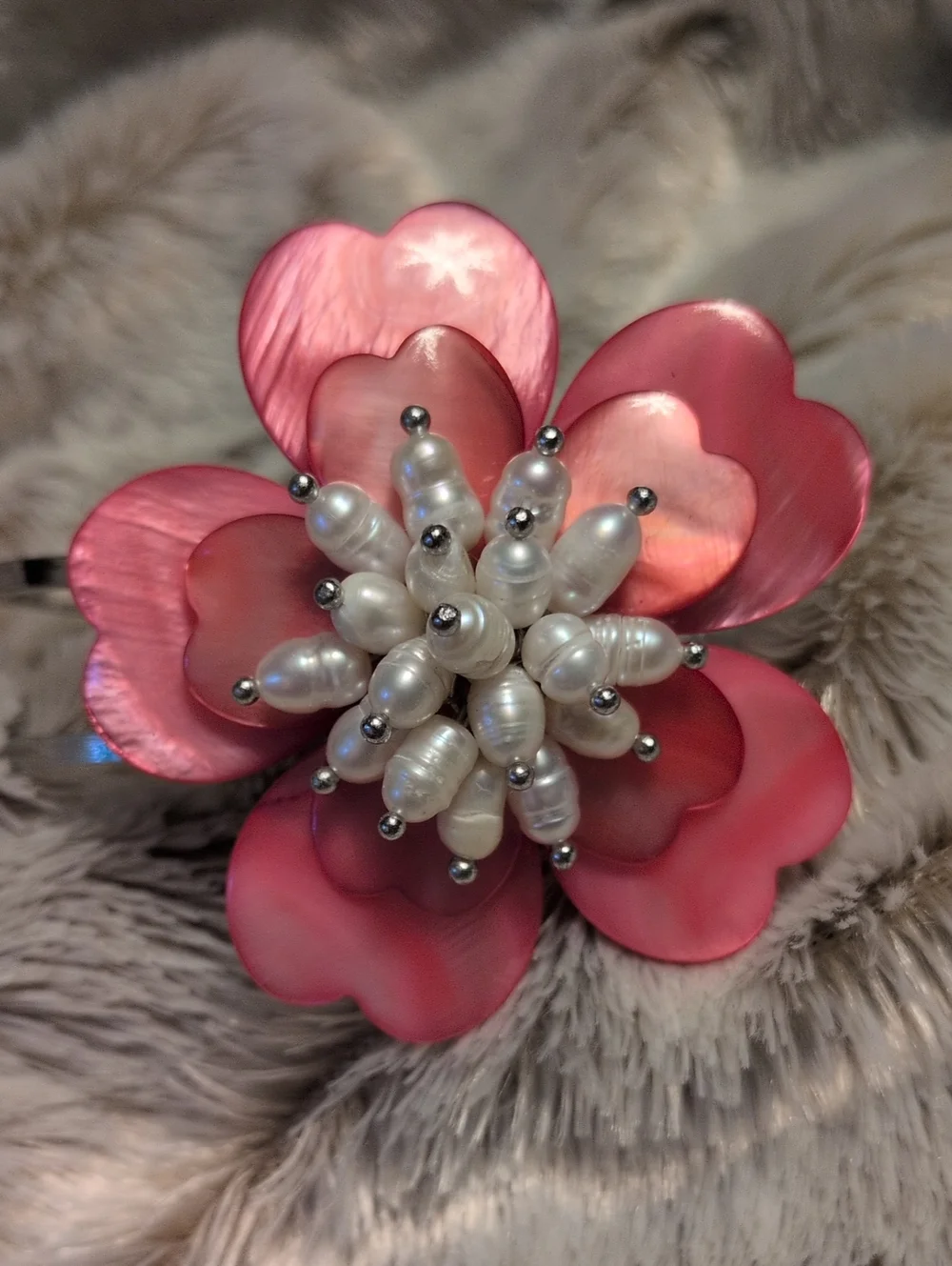 Carved Pink Mother of Pearl Flower Freshwater Pearl Hinge Bangle Cuff Bracelet